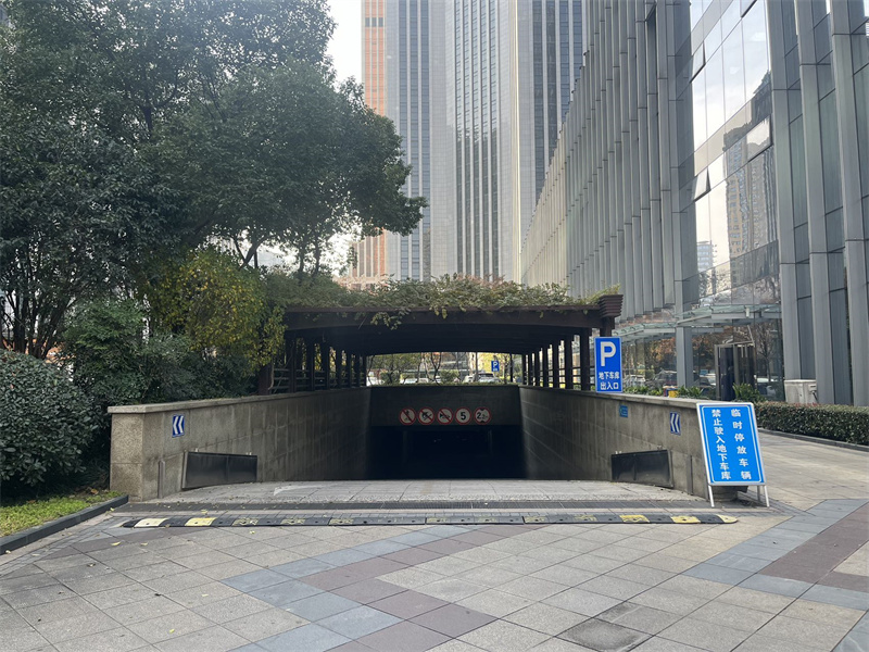车库入口